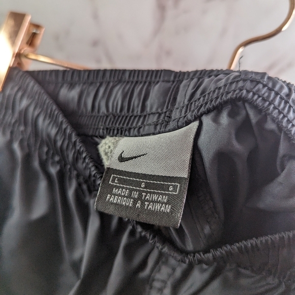 Vintage Nike Pant Women Medium Windbreaker Track Black Lightweight Shell 90s - Picture 3 of 13